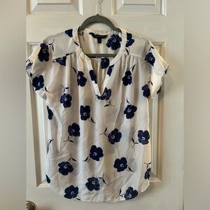 Size medium short sleeve banana republic